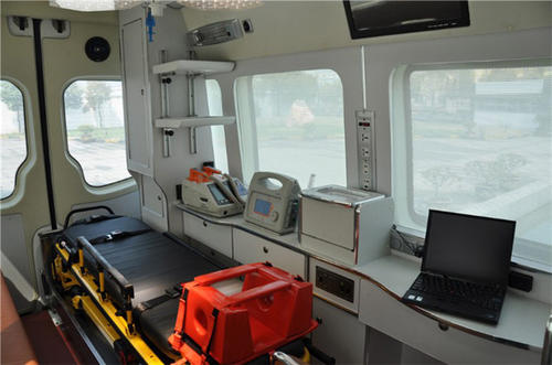 佛坪县救护车内部